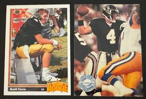 lot 96A image: Brett Favre 2 RC Lot Rookie Football Cards