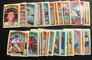 lot 46B image: 1972 Topps Baseball 51 Vintage Card Lot