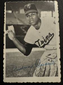 lot 138 image: Rod Carew 1969 Topps Deckle Edge #12 Vintage Minnesota Twins Baseball Card