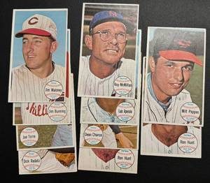 lot 144 image: 1964 Topps Giant 10 Card Vintage Baseball Lot - Bunning, Aparicio, Torre, Chance and More