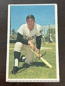 lot 33C image: Harmon Killebrew 1971 Dell Team Stamps Vintage Minnesota Twins Baseball Card