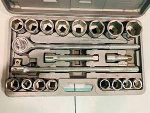 lot 21 image: 21 Piece Socket Wrench Set