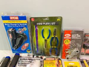 lot 22 image: Assortment of New Tools