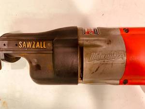 lot 27 image: MILWAUKEE Sawzall