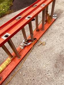 lot 48 image: KELLER 24 foot Extension Ladder