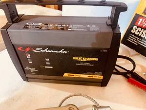 lot 61 image: SCHUMACHER Charger, BLACKJACK 12 Ton Capacity Scissor Jack, Come-a-long.