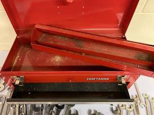lot 40 image: CRAFTSMAN TOOLBOX with of wrenches