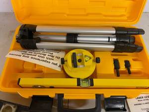 lot 44 image: JOHNSON Level and Tools