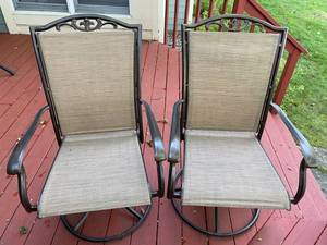 lot 107 image: 6 Patio Chairs
