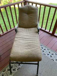 lot 110 image: Solid and COMFY Chaise Lounge