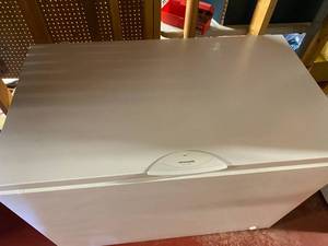 lot 142 image: Frigidaire Chest Freezer