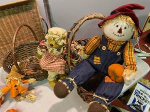 lot 147 image: Scarecrows, Witches, Pumpkins, ON MY HALLOWEEN and Fall Decor