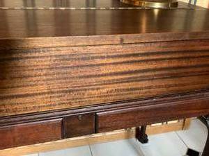 lot 163 image: Foyer TableDesk