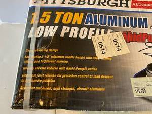 lot 125 image: PITTSBURGH New in Box Aluminum Jack