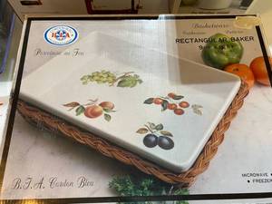 lot 127 image: Useful Fall Harvest NEW in box Kitchen Items