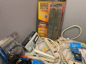 lot 174 image: Assorted Electrical Items