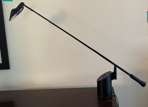 lot 53 image: Bold Black Adjustable Height Table Lamp
