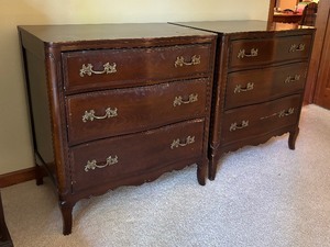 lot 55 image: Pair of Vintage Side Tables  Nightstands