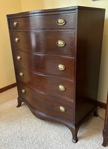 lot 19 image: Vintage Mahogany Five Drawer Dresser
