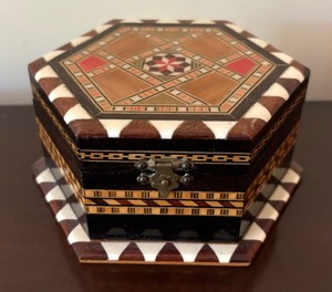 lot 61 image: Incredible Inlaid Wooden Hinged Trinket Box