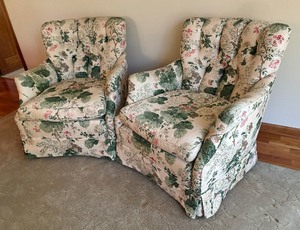lot 33C image: Pair of Charming Upholstered Chairs