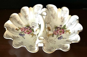 lot 98 image: Gorgeous Gerald Porcelain Divided Serving Dish