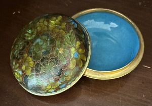 lot 112 image: Cloisonne Trinket Box
