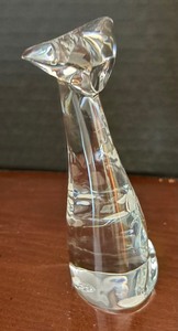 lot 116 image: Baccarat Crystal Cat Figurine