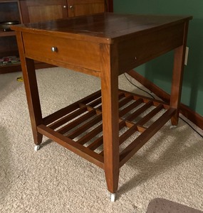 lot 42 image: Hammary Accent Table on Casters