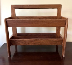 lot 138 image: Vitre Vintage Danish Teak Magazine Stand