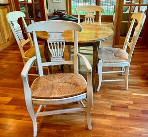 lot 21 image: Charming Circular Dining Table and Chairs Set