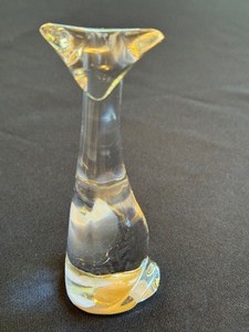 lot 22 image: Vintage Baccarat Crystal Cat Figurine
