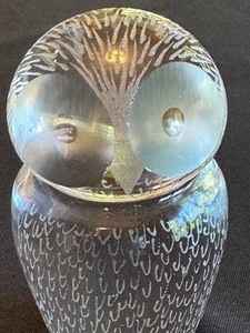 lot 23 image: Vintage Kosta Boda Crystal Etched Owl Figurine