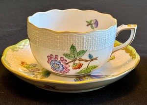 lot 25 image: Pair of Vintage Hand Painted Herend Hand Painted Teacups and Saucers