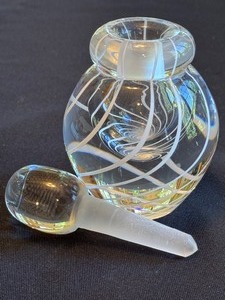 lot 28 image: Vintage Art Glass Perfume  Dabber Bottle