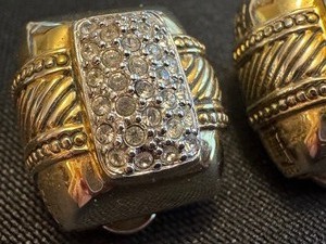 lot 186 image: Pair of TJ Clip Earrings