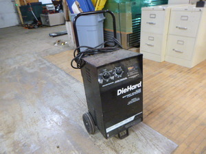 lot 19 image: Die Hard Battery Charger