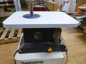 lot 21 image: Wilton Oscillating Spindle Sander
