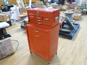 lot 23 image: Stack-On Toolbox