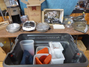 lot 56 image: Kitchen Items