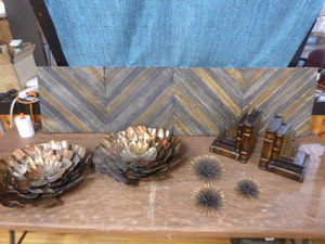 lot 71 image: Dcor Items