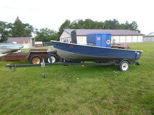 lot 2 image: 2011 Mirrocraft 142 Boat and 1967 Gator 19 Boat Trailer