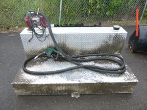 lot 100 image: Thule 100 Gallon Gas Tank
