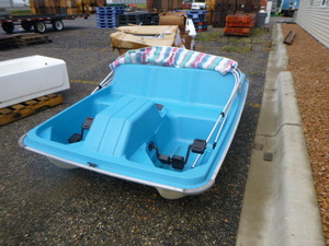 lot 104 image: Sun Dolphin Pedal Boat with Canopy