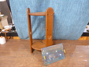 lot 108 image: Small Heart Wooden Shelf