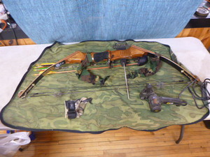 lot 129 image: Martin Warthog Magnum Bow and Knife Sharpener