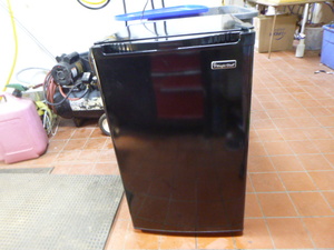 lot 134 image: Magic Chef Mini Refrigerator