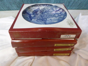 lot 140 image: 4 Weihnachtsteller Collector Plates