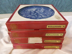 lot 143 image: 4 Weihnachtsteller Collector Plates