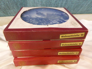 lot 144 image: 4 Weihnachtsteller Collector Plates